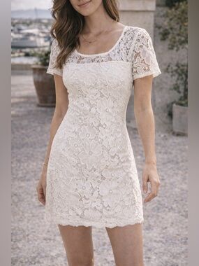 Hollister Lace Floral Mini Dress Cream XS Romantic Fitted Elegant
